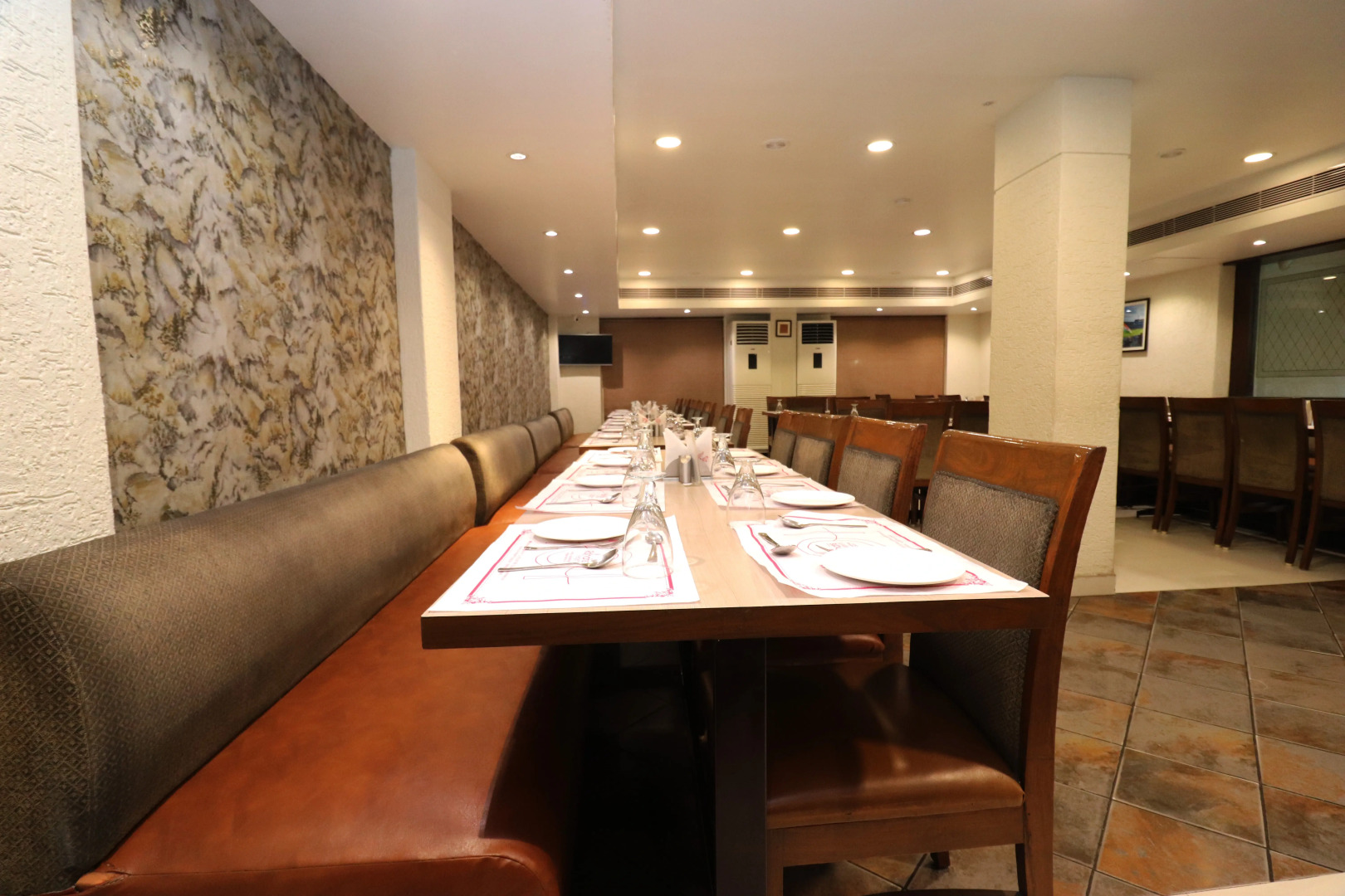 Hotel Rajhans Regent