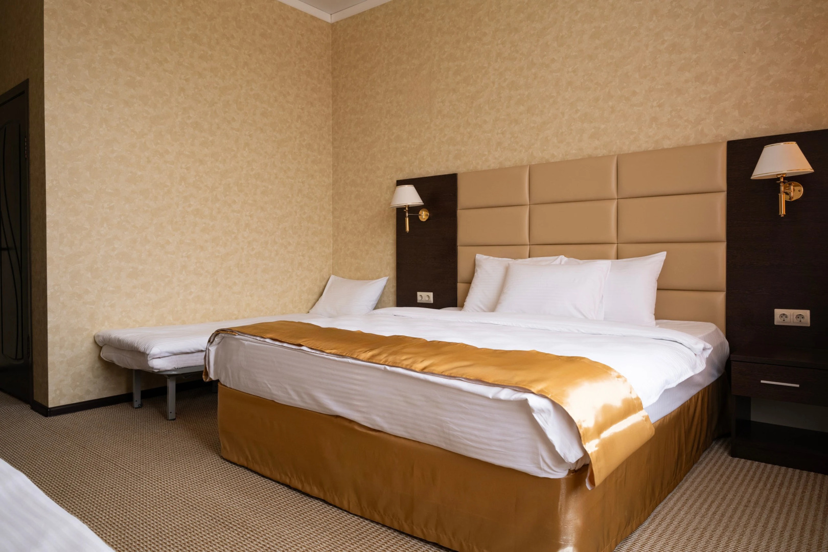 Отель Сария