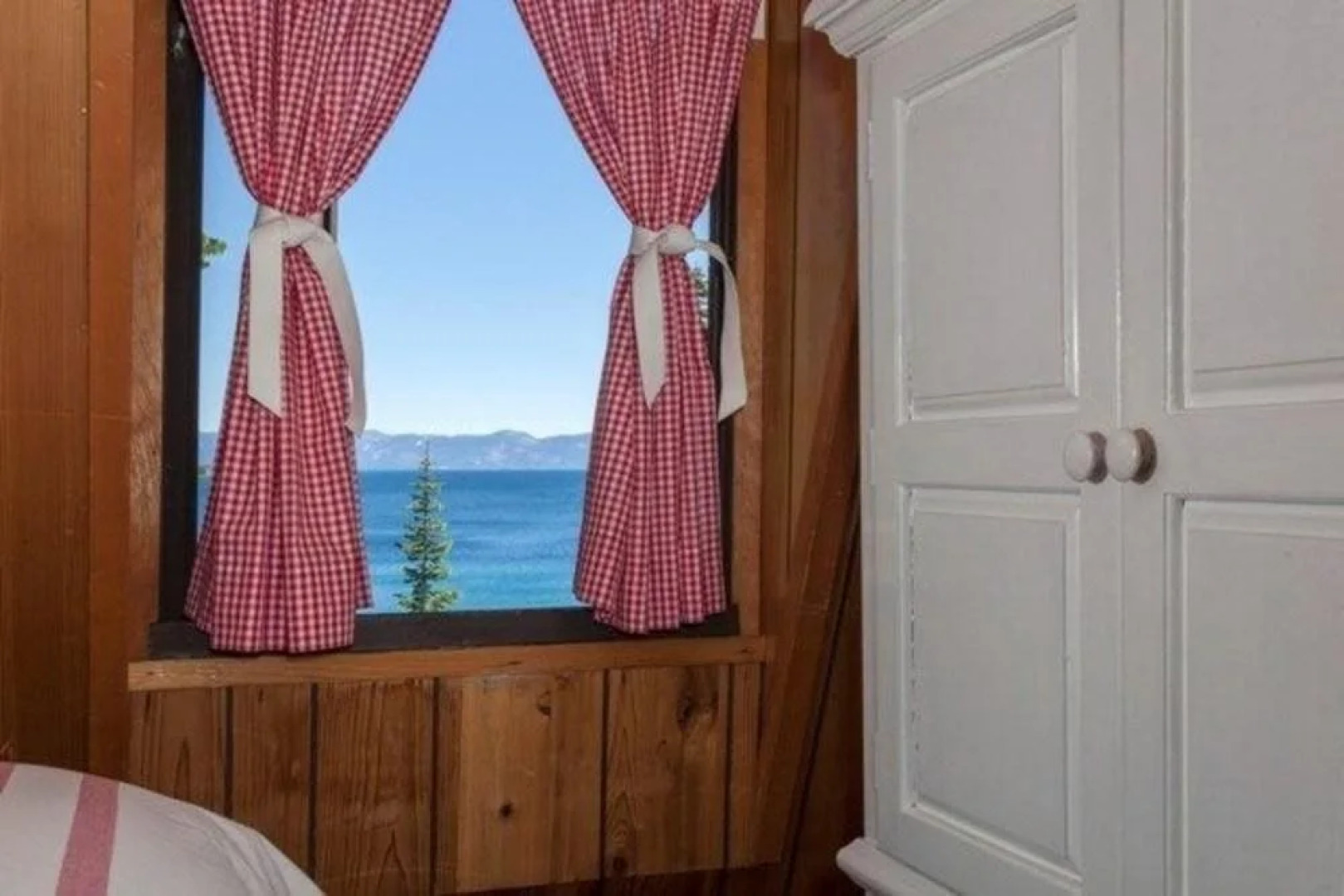 Fraser Lakefront Rental Cabin by RedAwning