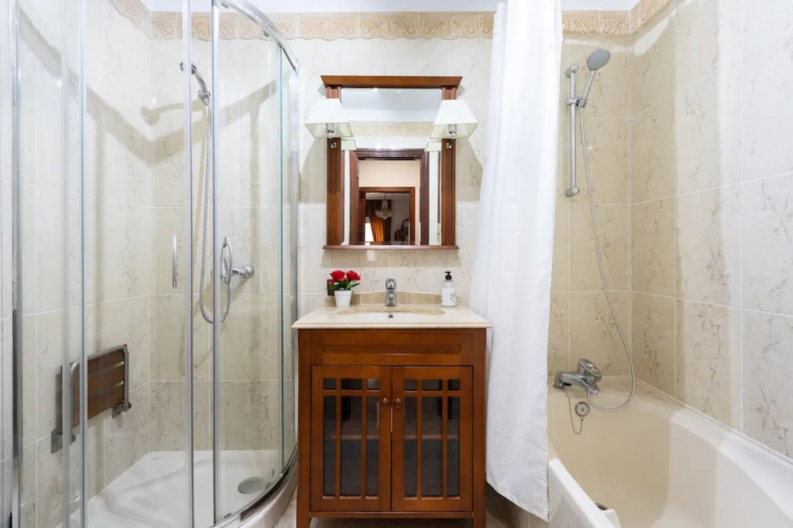 HomeLike Spacious Classic Design