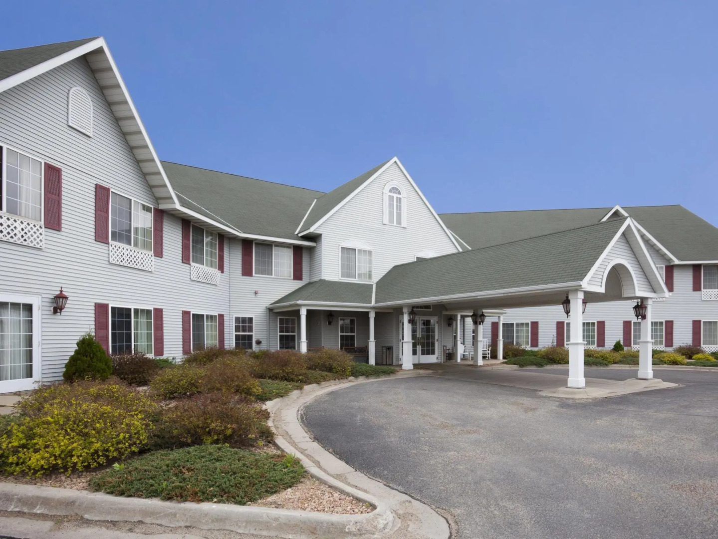 GrandStay Hotel & Suites