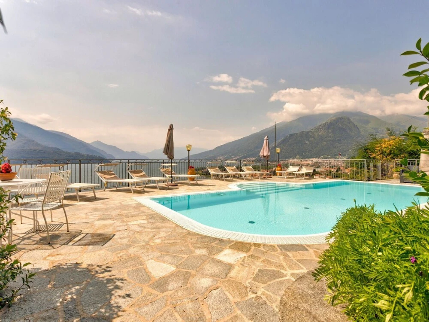 Modern Holiday Home with Swimming Pool in Gravedona