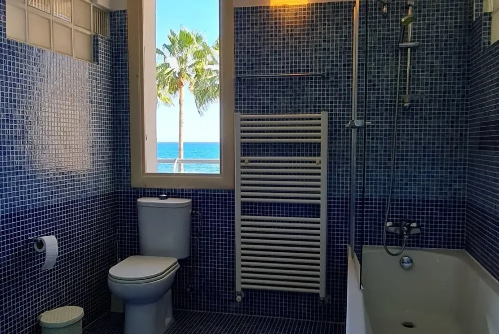 Stunning 5-bed Beach Front Villa, Private Beach