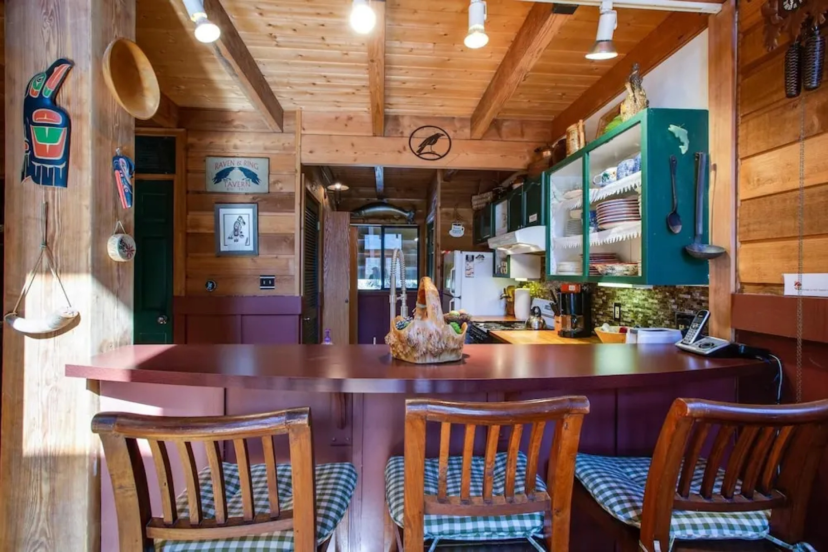 44mbr - Hot Tub- Pets Ok - Wifi - Bbq - Sleeps 8 2 Bedroom Home by RedAwning