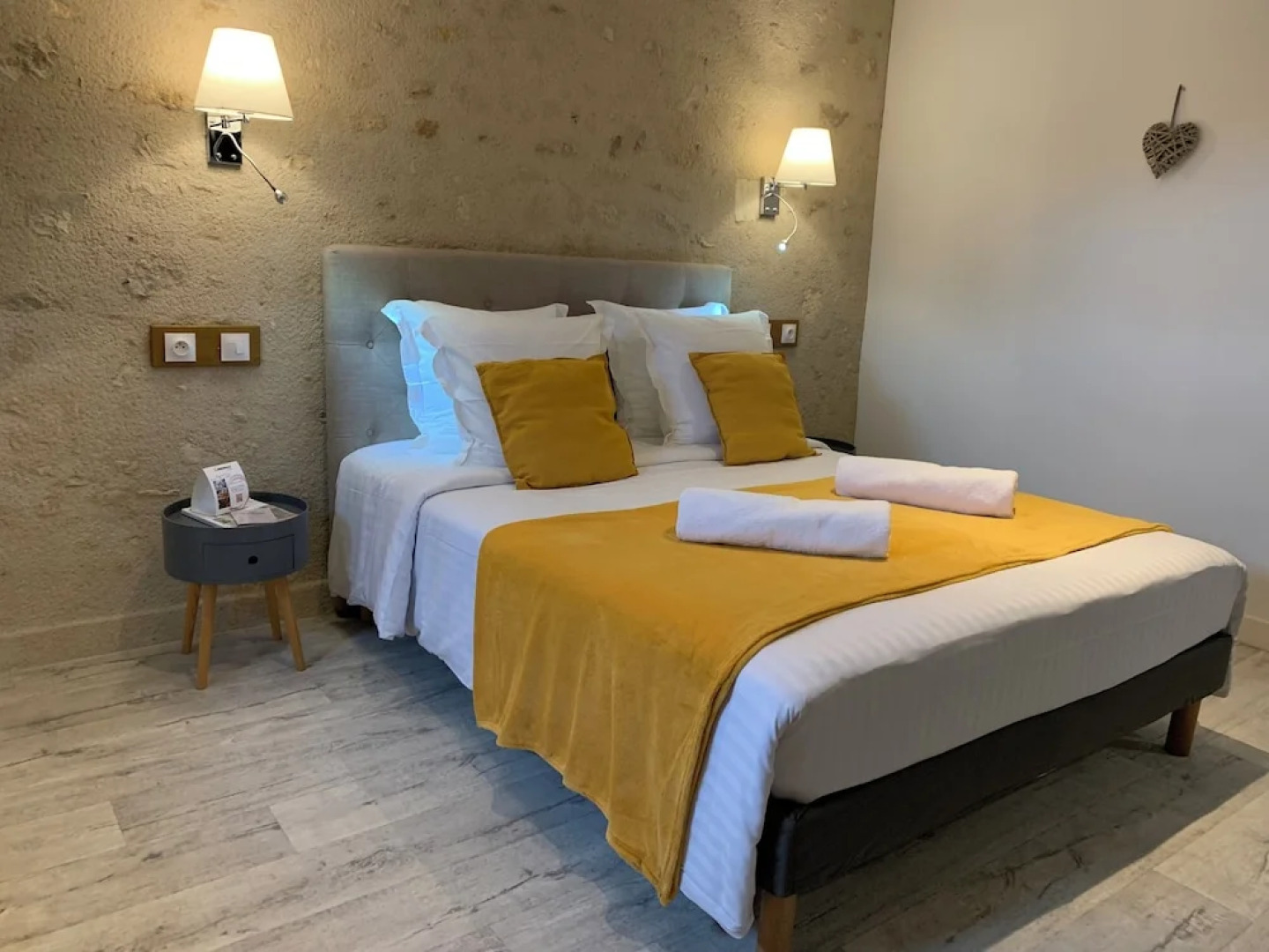 Manoir De Pierre Levée, The Originals Collection