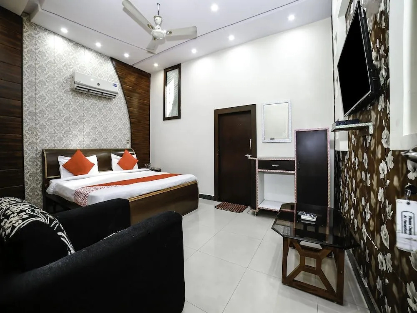 OYO 28071 Hotel Prakash Regency