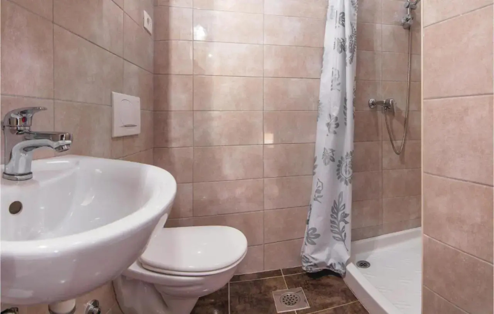 Three-Bedroom Holiday home Krsan with an Outdoor Swimming Pool 07