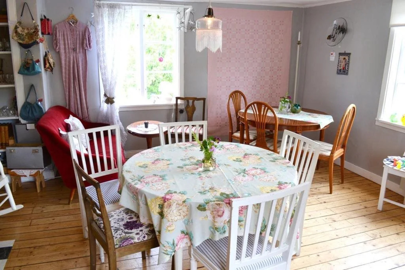 Cafe Sergel Bed & Breakfast