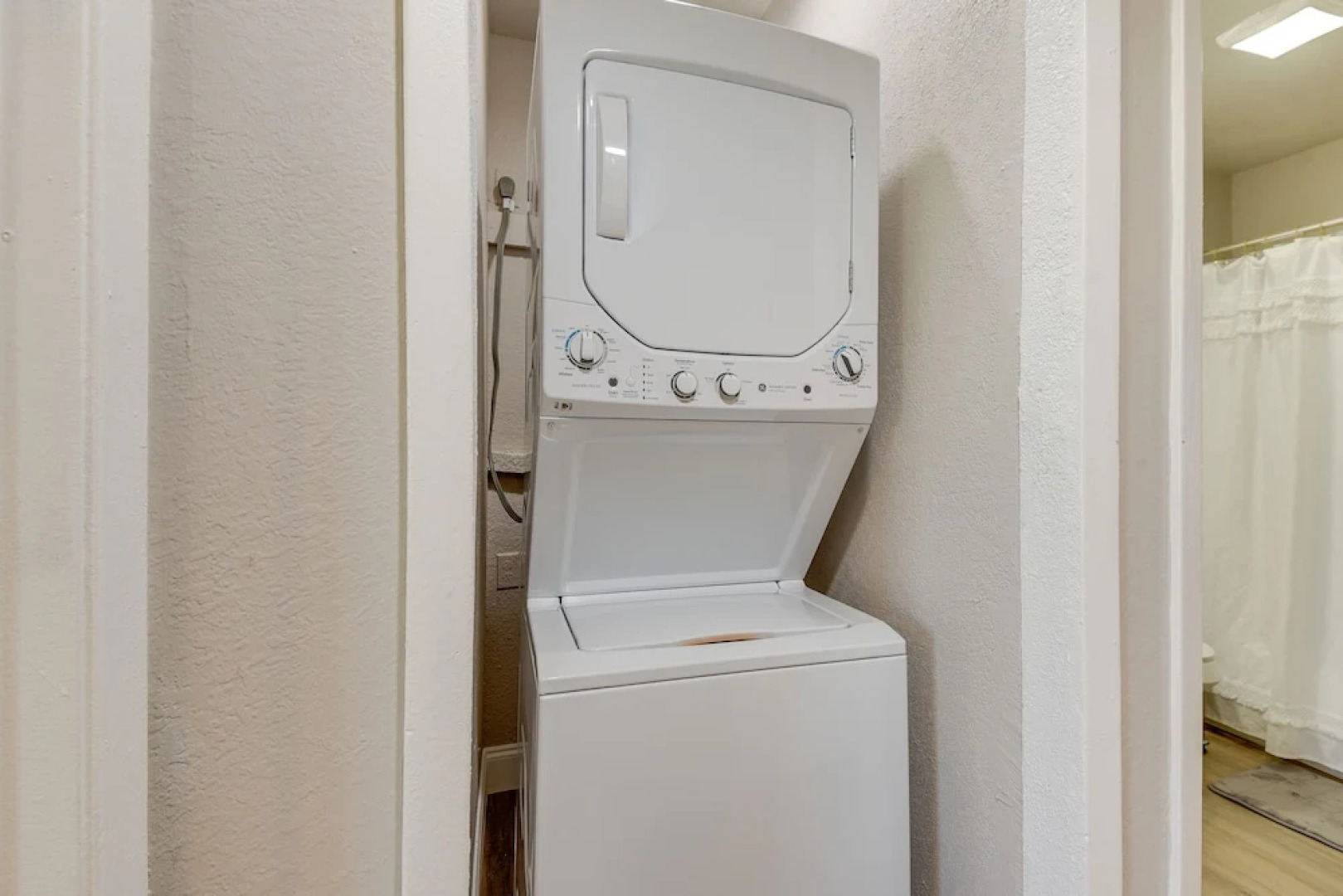 6 Mi to At&t Stadium: Grand Prairie Apt w/ Balcony