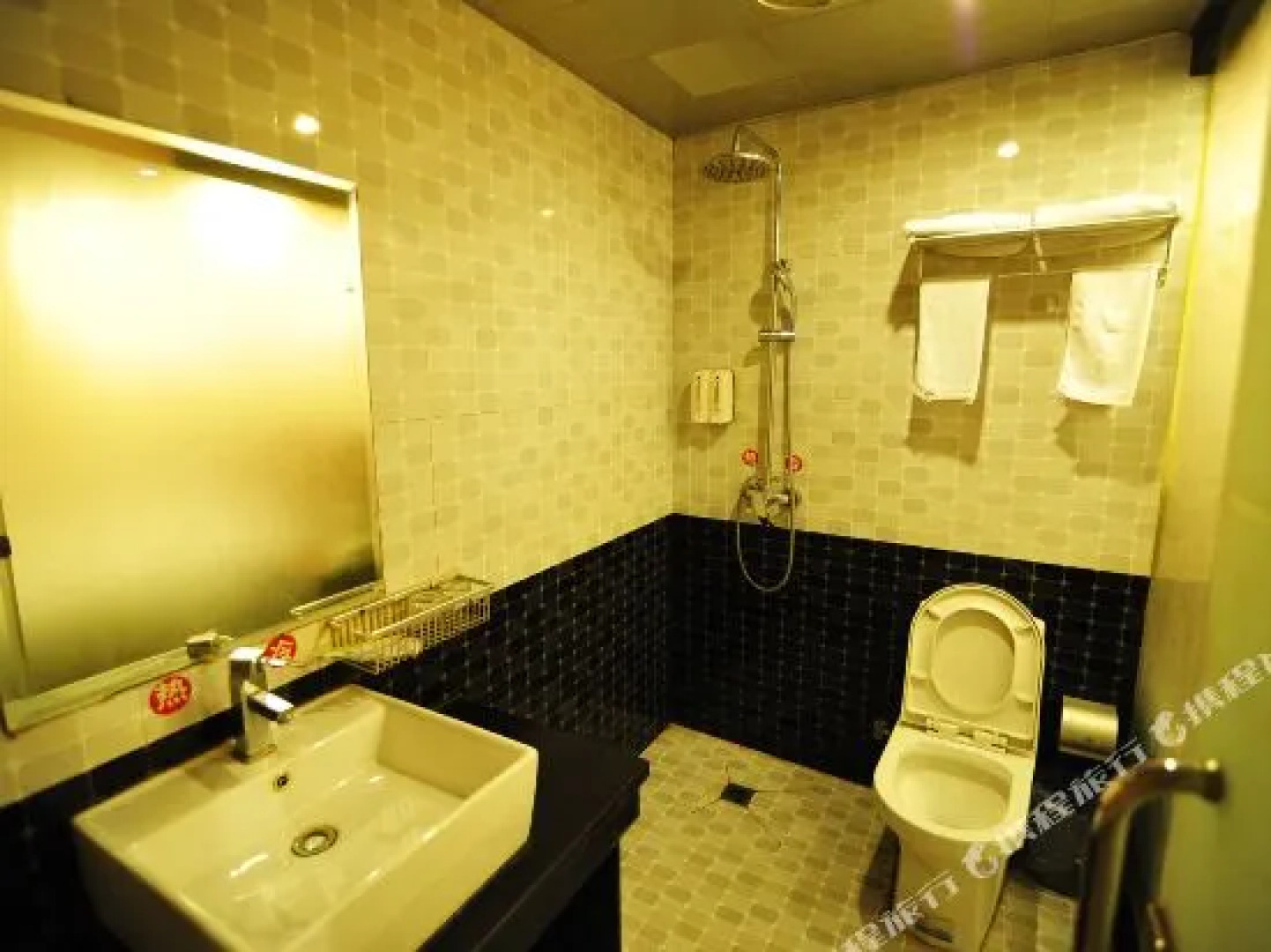 Pai Hotel (Guiyang Dashandong Yunfeng Road Subway Station)