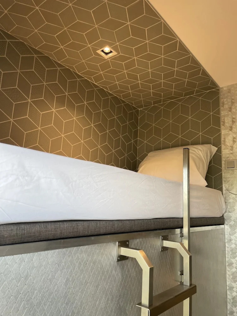 Diamond Capsule Hotel Amsterdam South