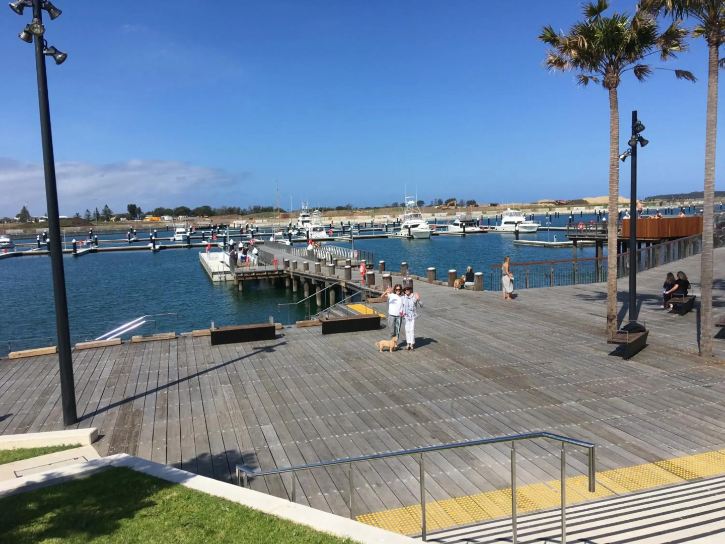 Shellharbour Beach Cottage - walk onto Patrolled beach with flags in summer