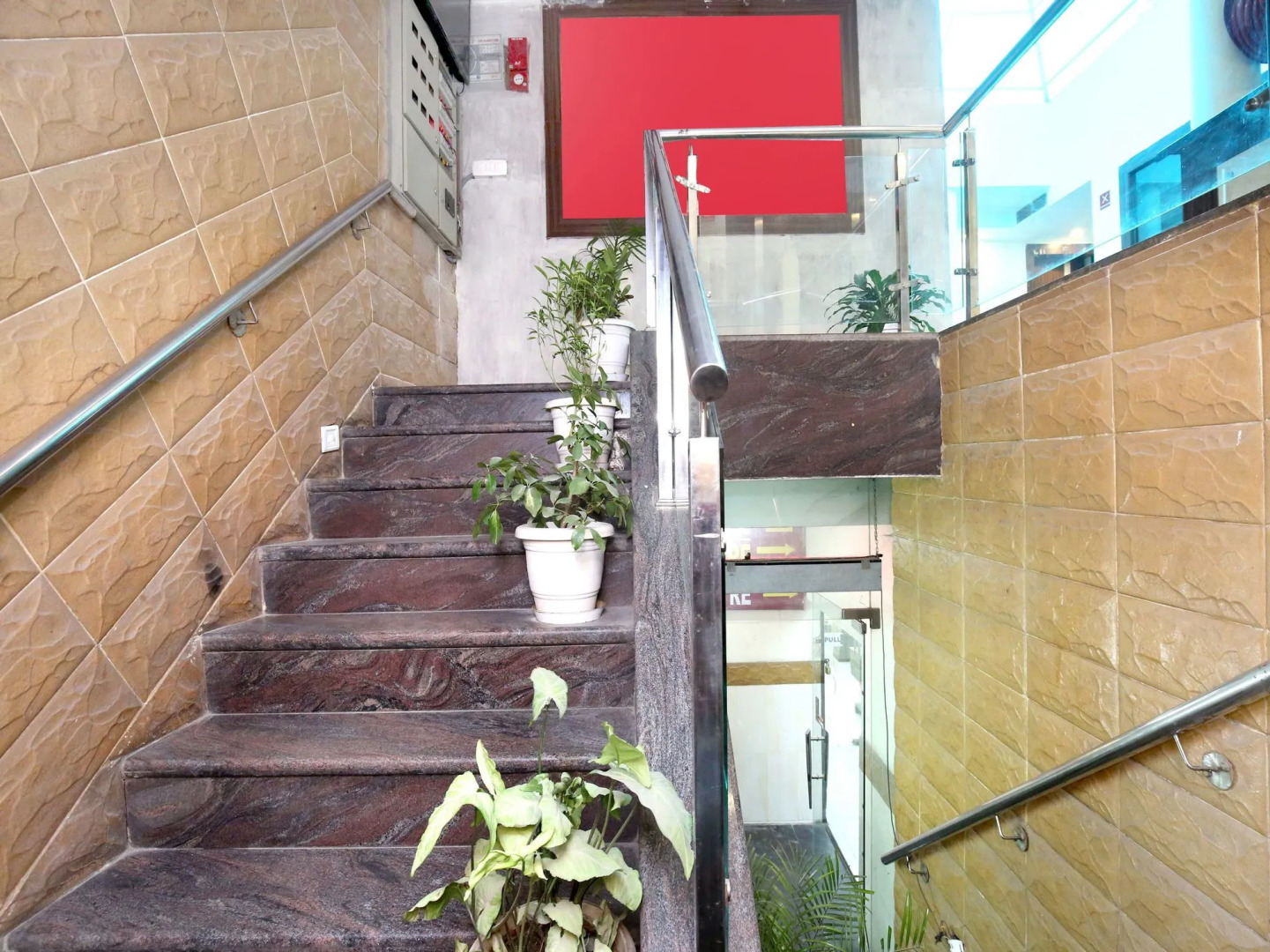 OYO Rooms Sector 22 Mobile Market