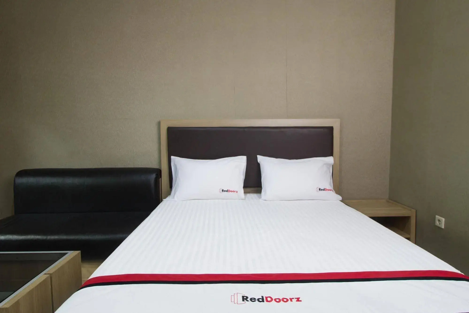 RedDoorz @ Taman Simpruk Cikarang