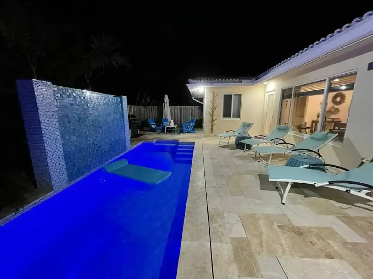 Walking Distance to the Beach 3Br House With Pool