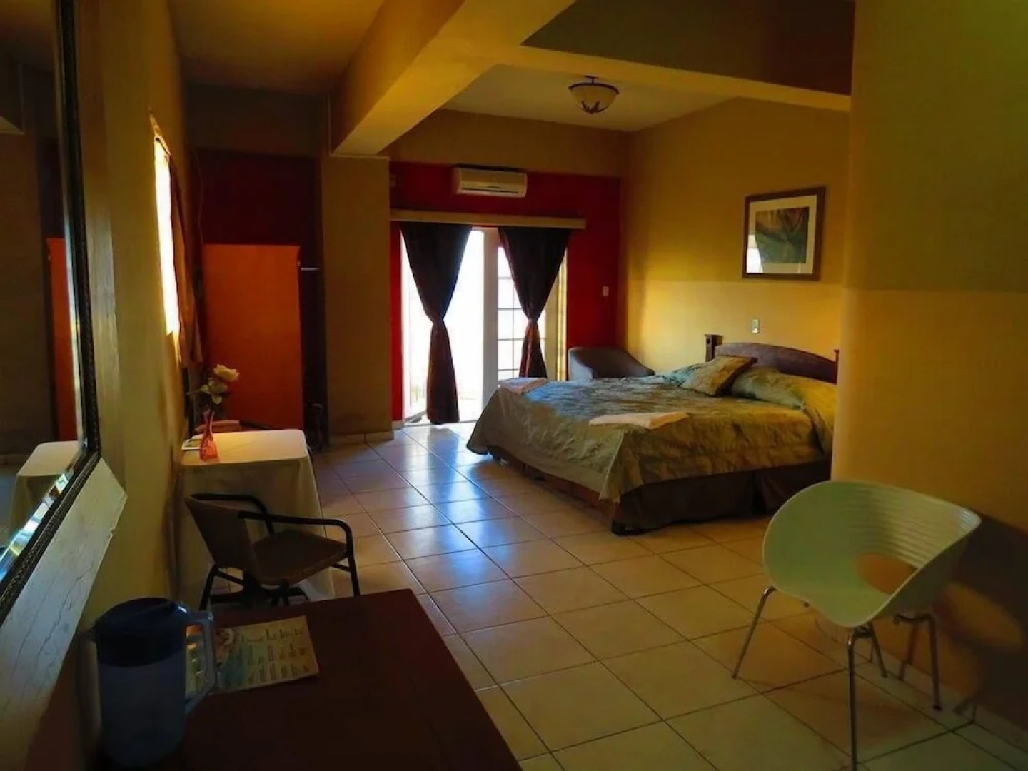 Art-Deco Beach Hotel