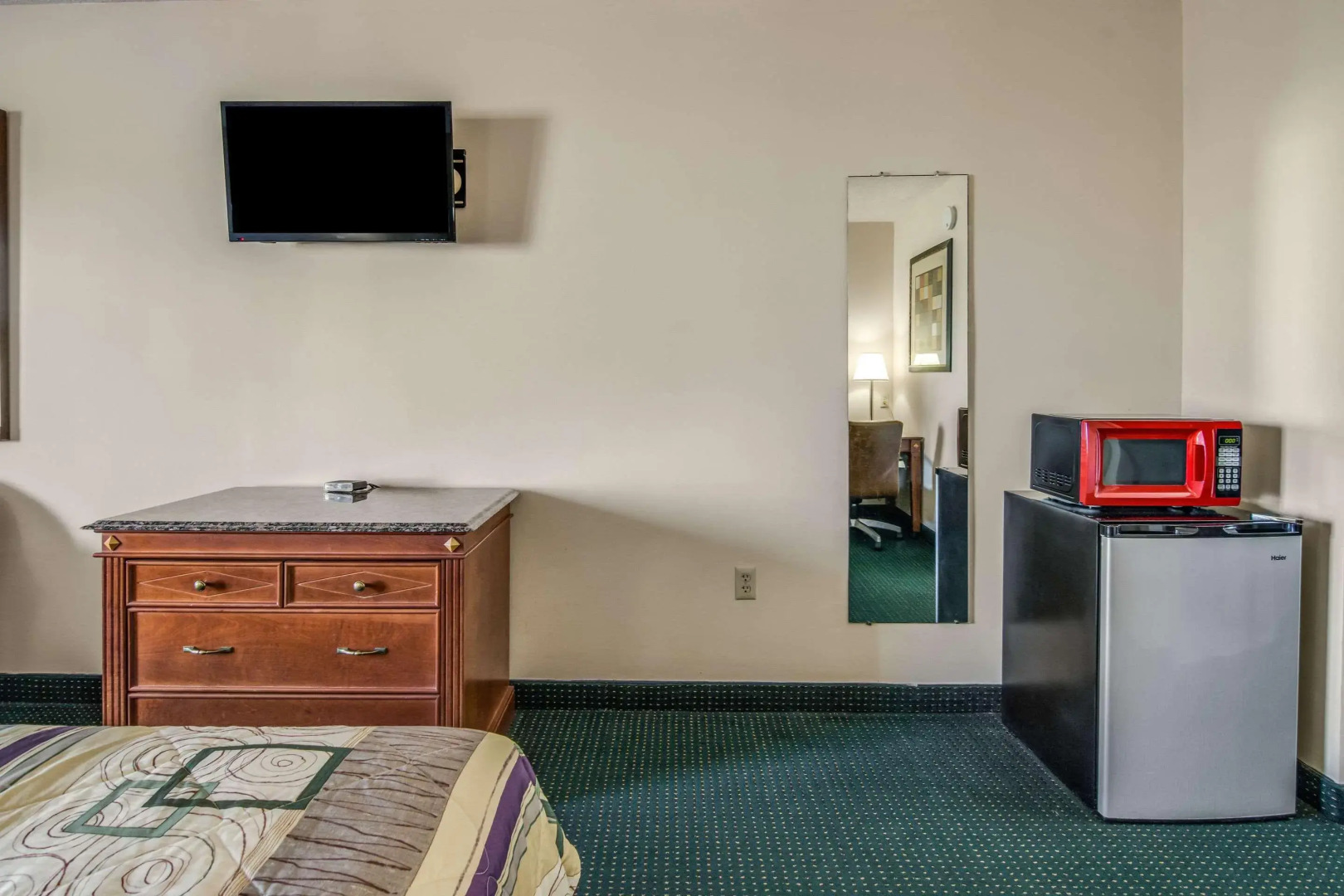Rodeway Inn & Suites