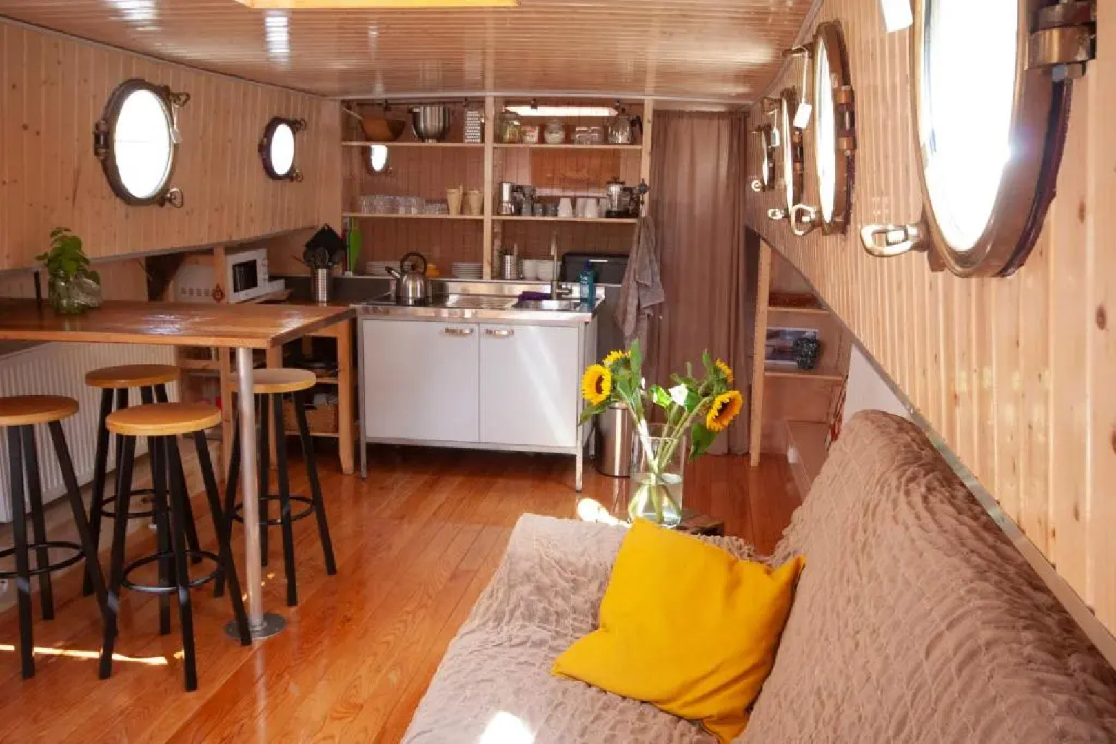 Houseboat Vinkeveen
