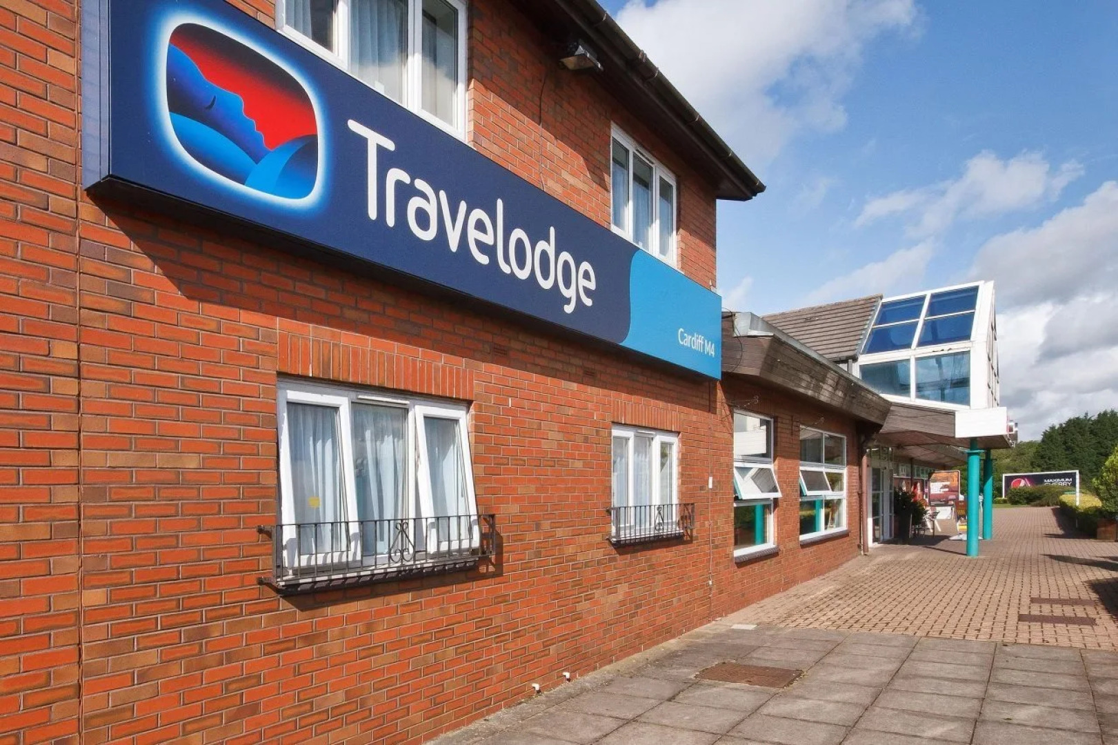 Travelodge Swansea M4