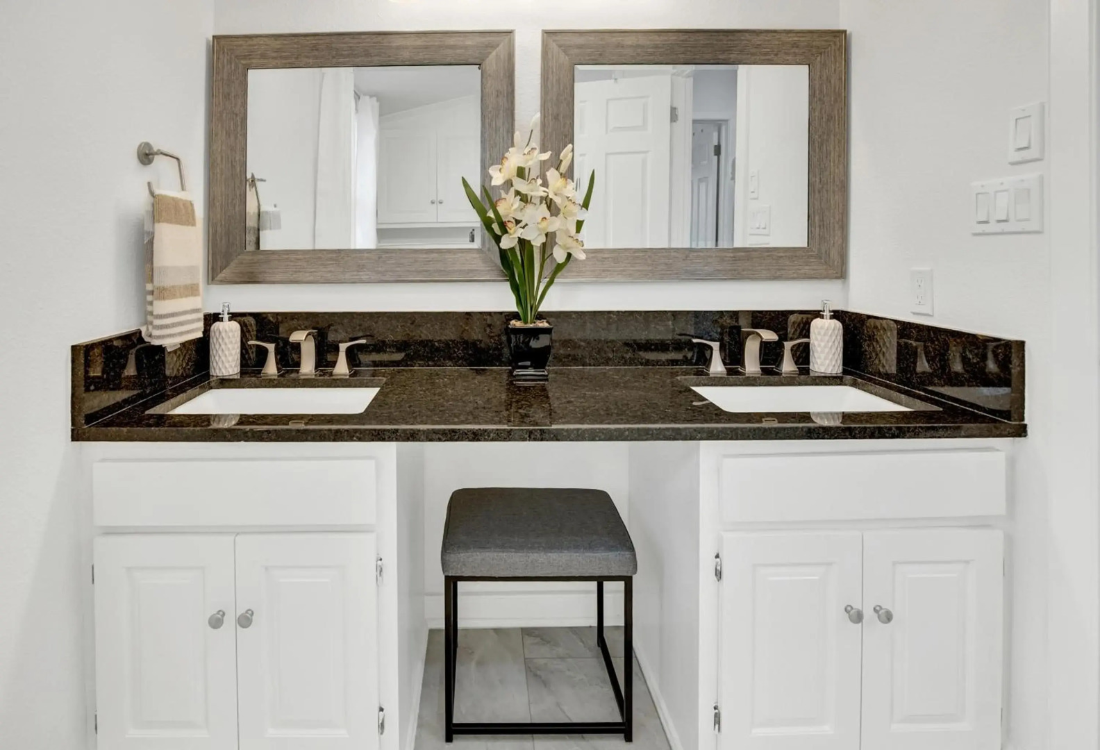 Awesome Haus With Gameroom, 4blks to Center of Town!