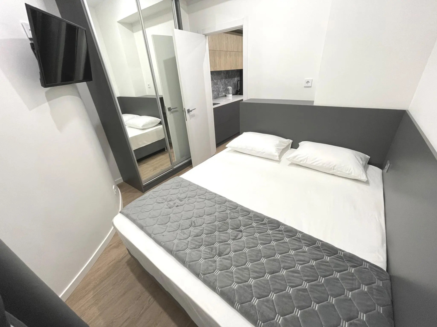 Leont ApartHotel (Леонт АпартОтель)