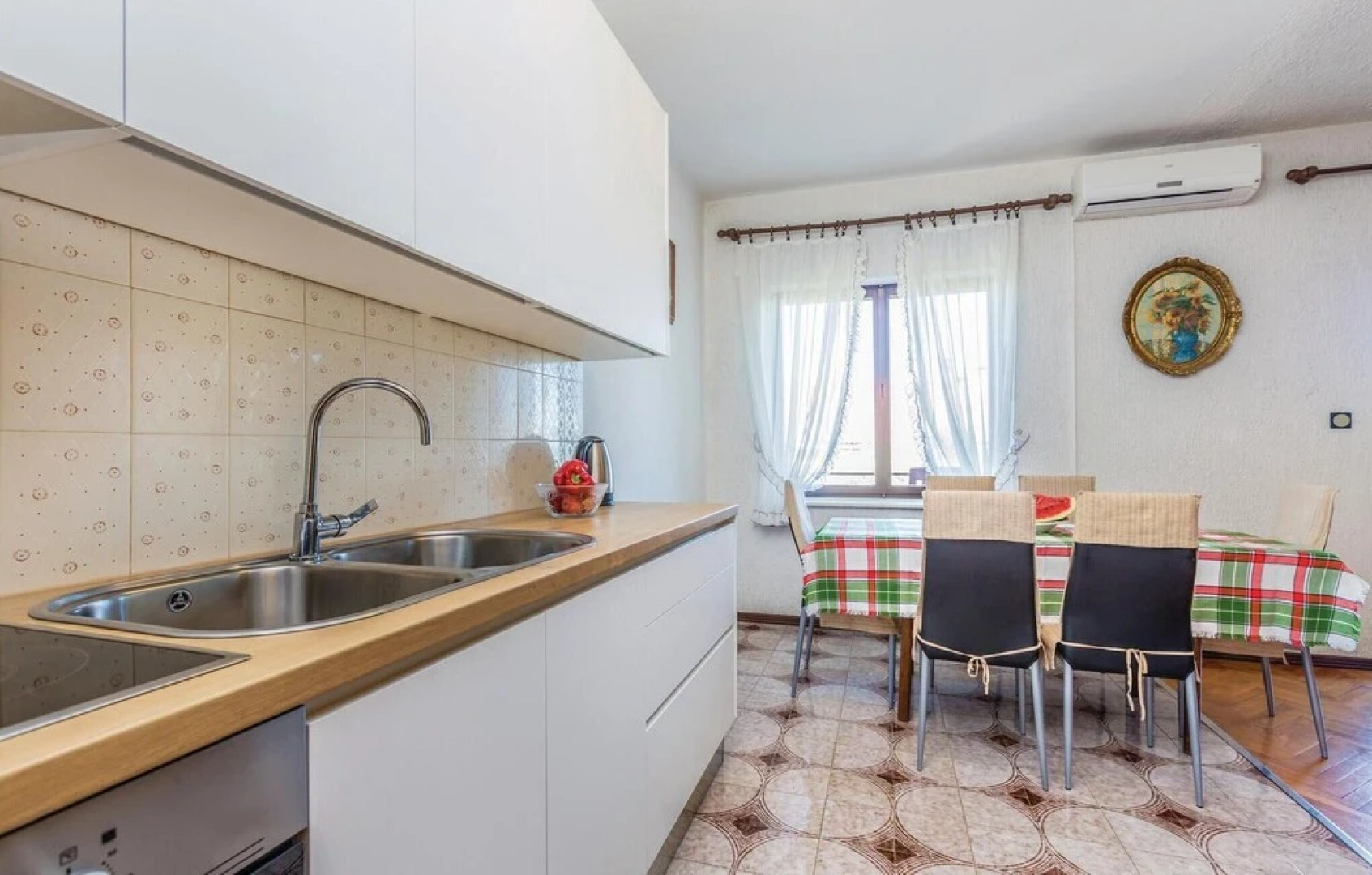 Stunning Apartment in Malinska With 3 Bedrooms and Wifi