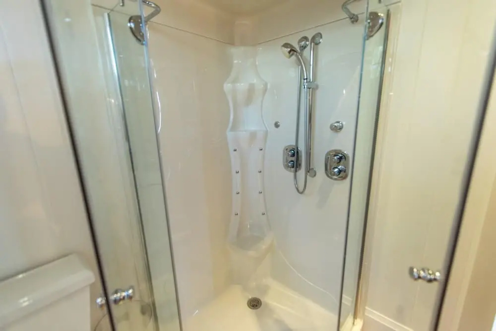 Fabulous Lake Muskoka Cottage & Boathouse~the perfect retreat!