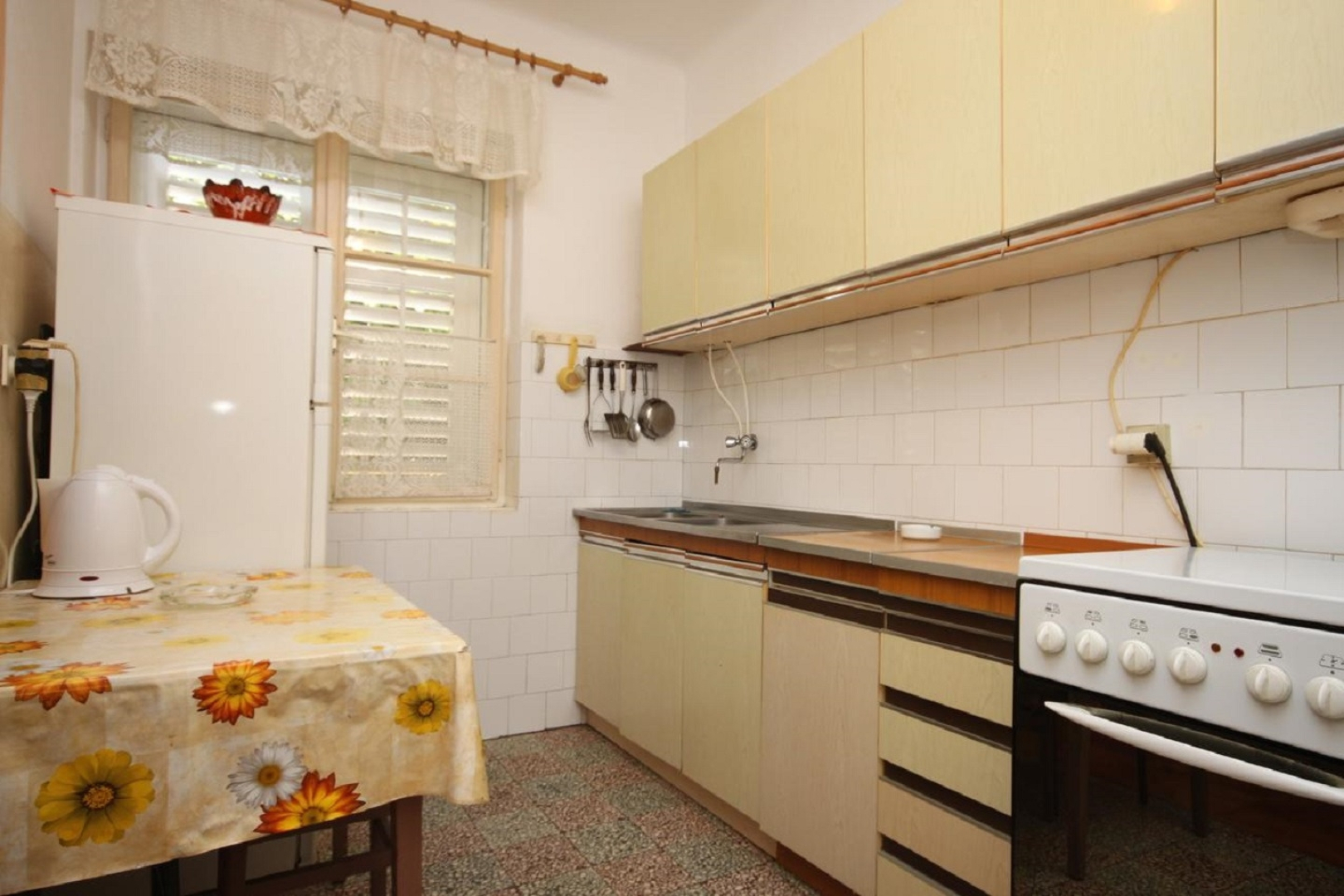 Room Mare - economy rooms: R3 Sucuraj, Island Hvar