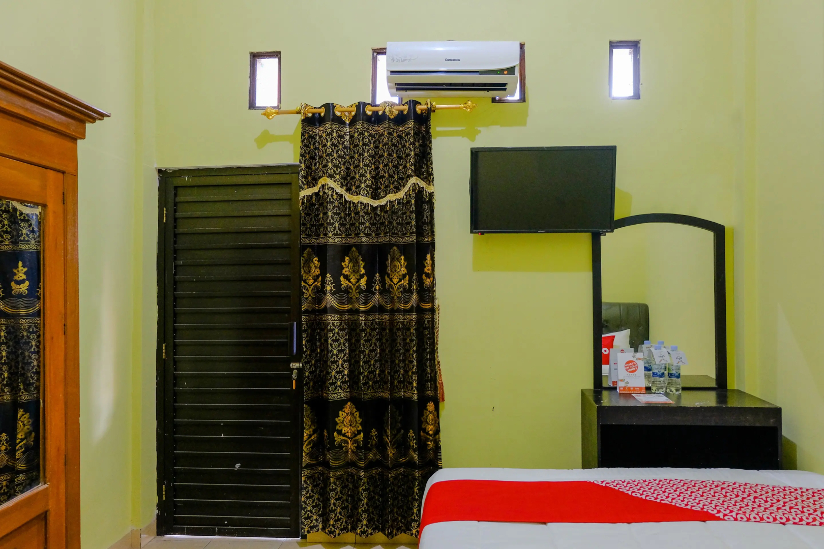 OYO 1784 Hj. Aniek Residence