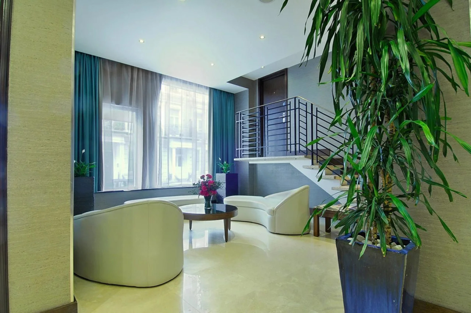 Отель The Cura Kensington