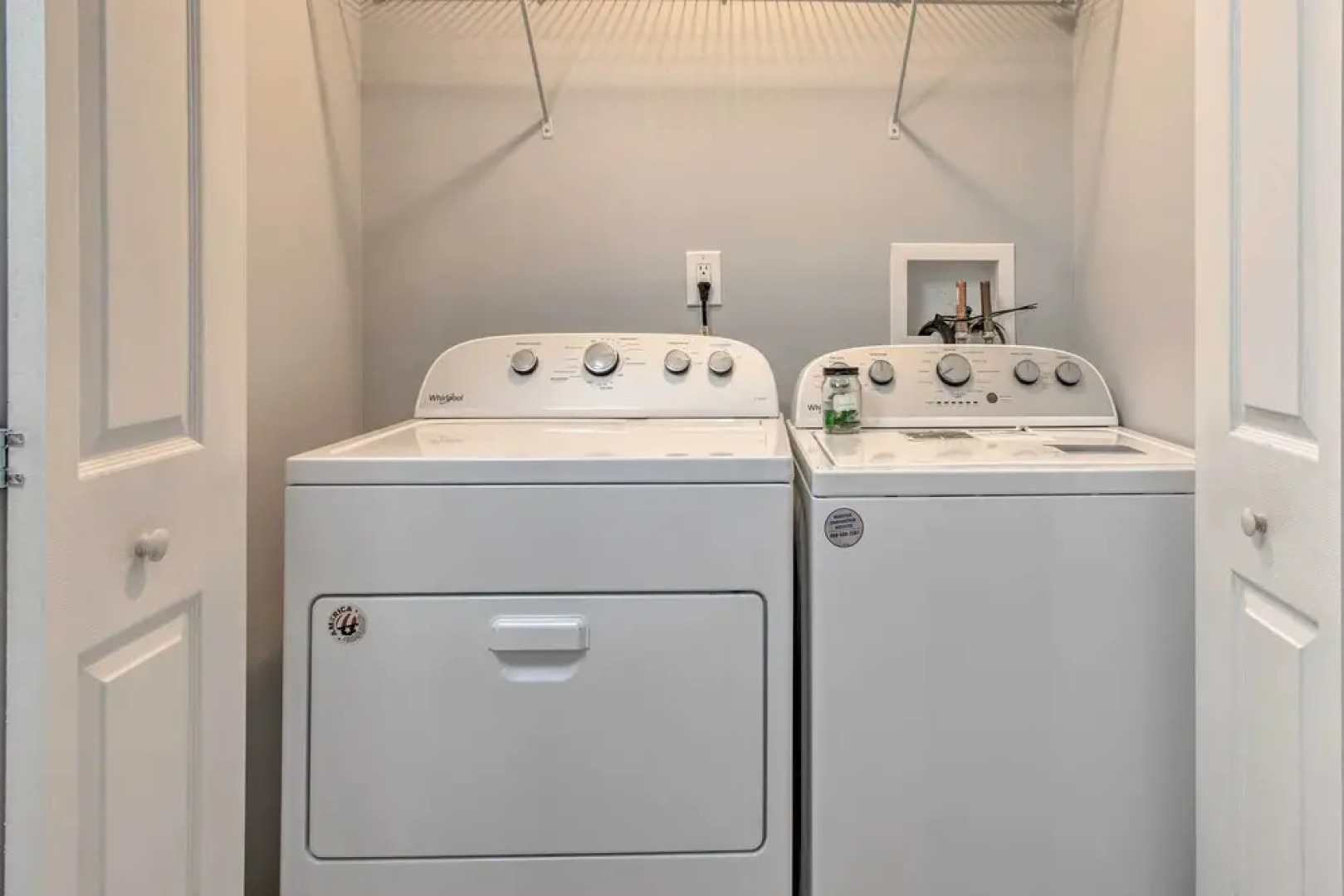 Beautiful Pocono Lake Cottage w/ Game Room!