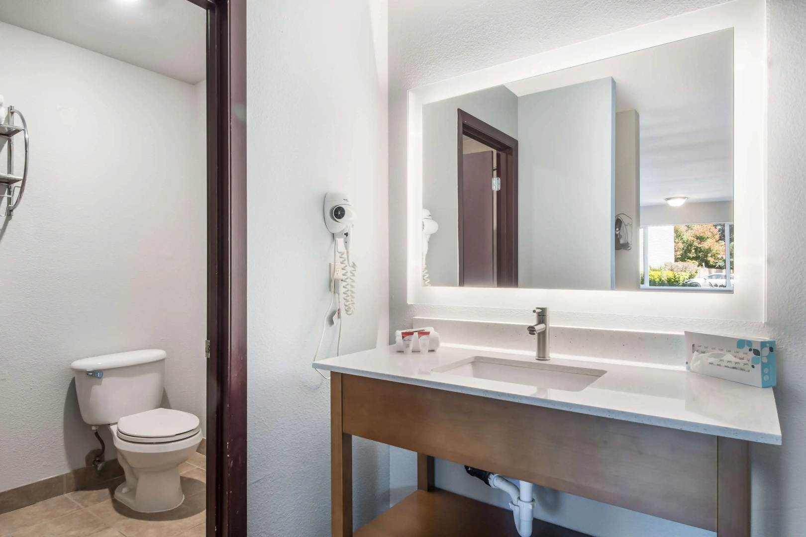 Red Lion Inn & Suites Vancouver