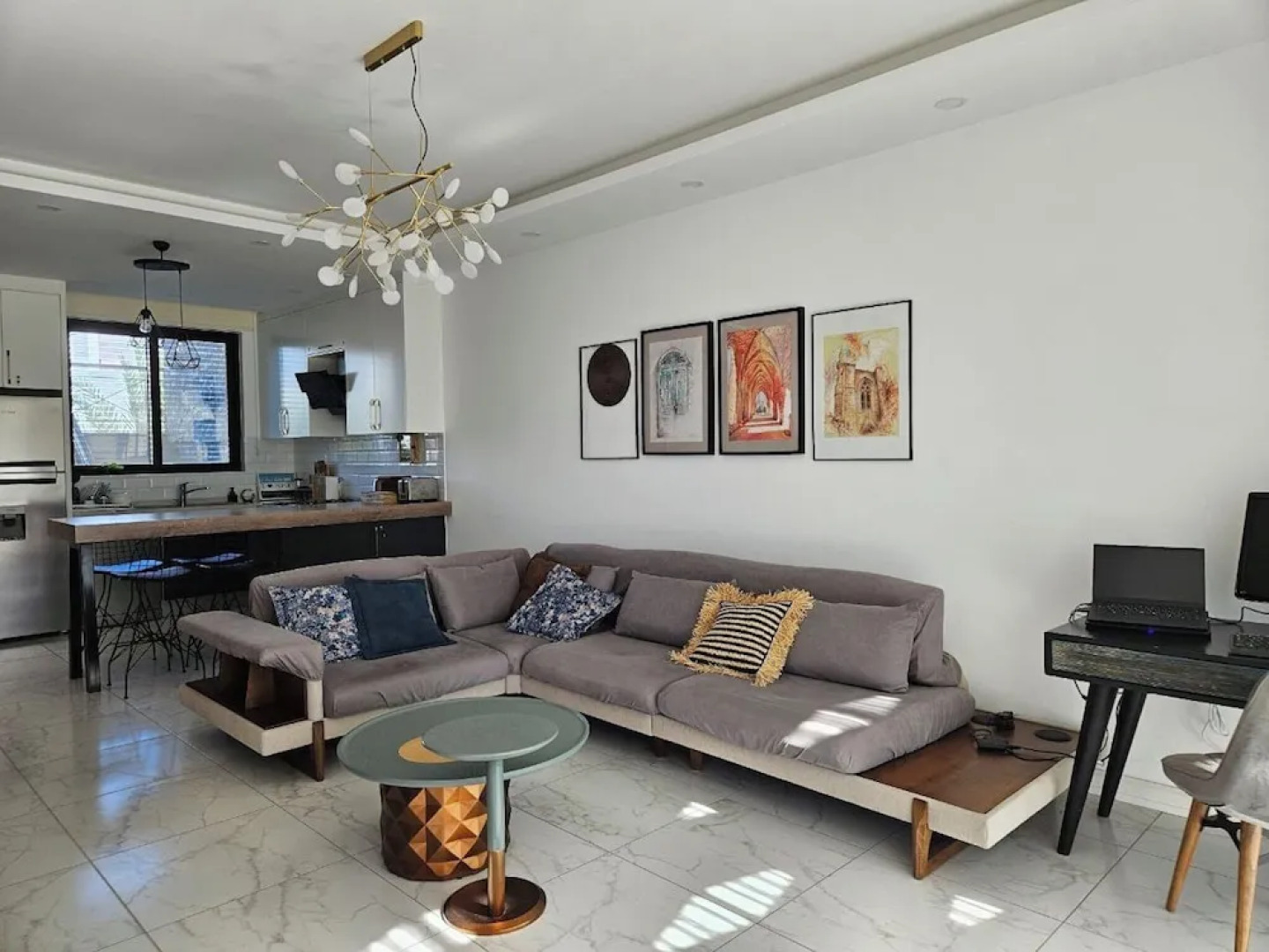 Serene Three-bedroom Retreat in Unforgettable Setting