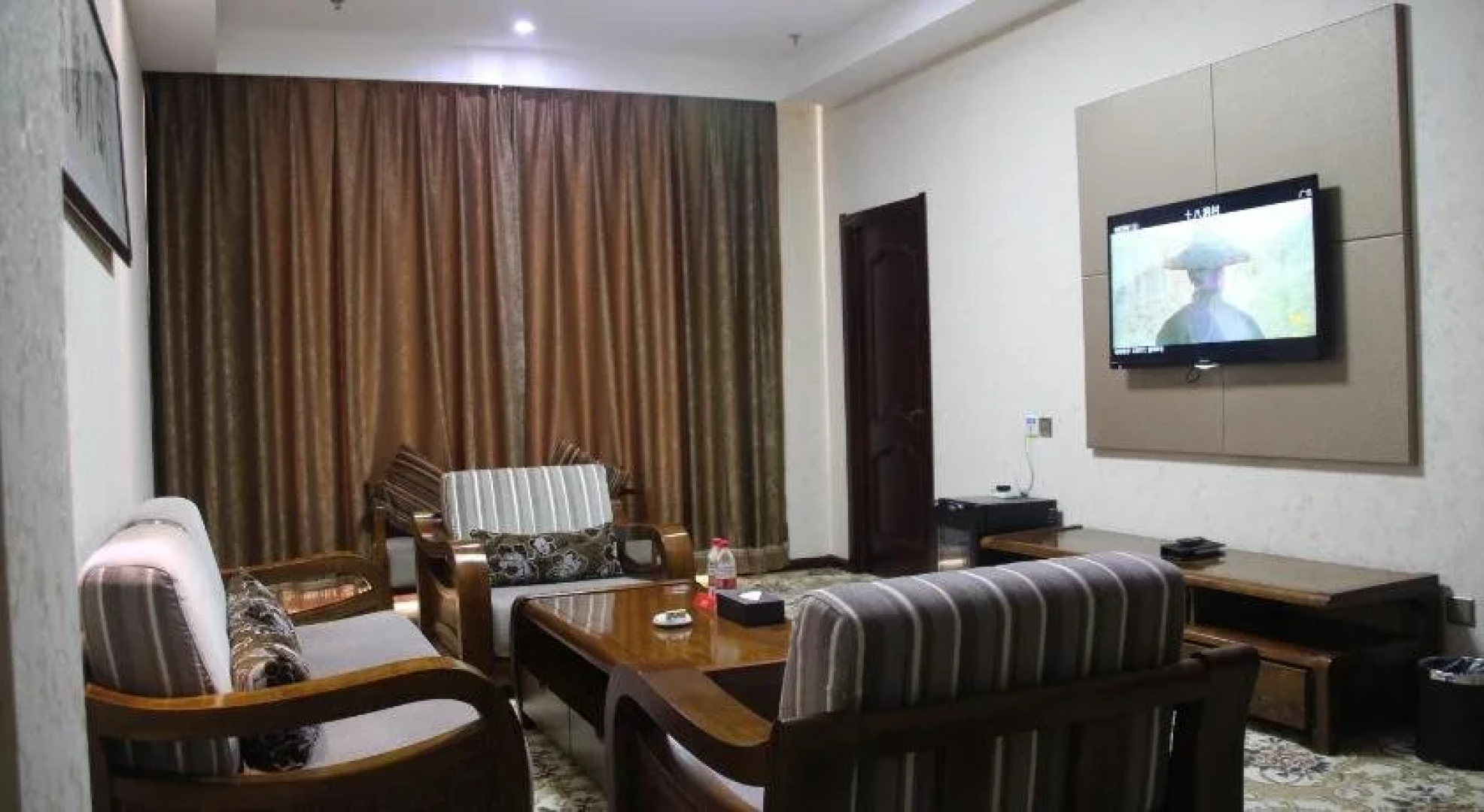 Jiuquan Longteng Hotel