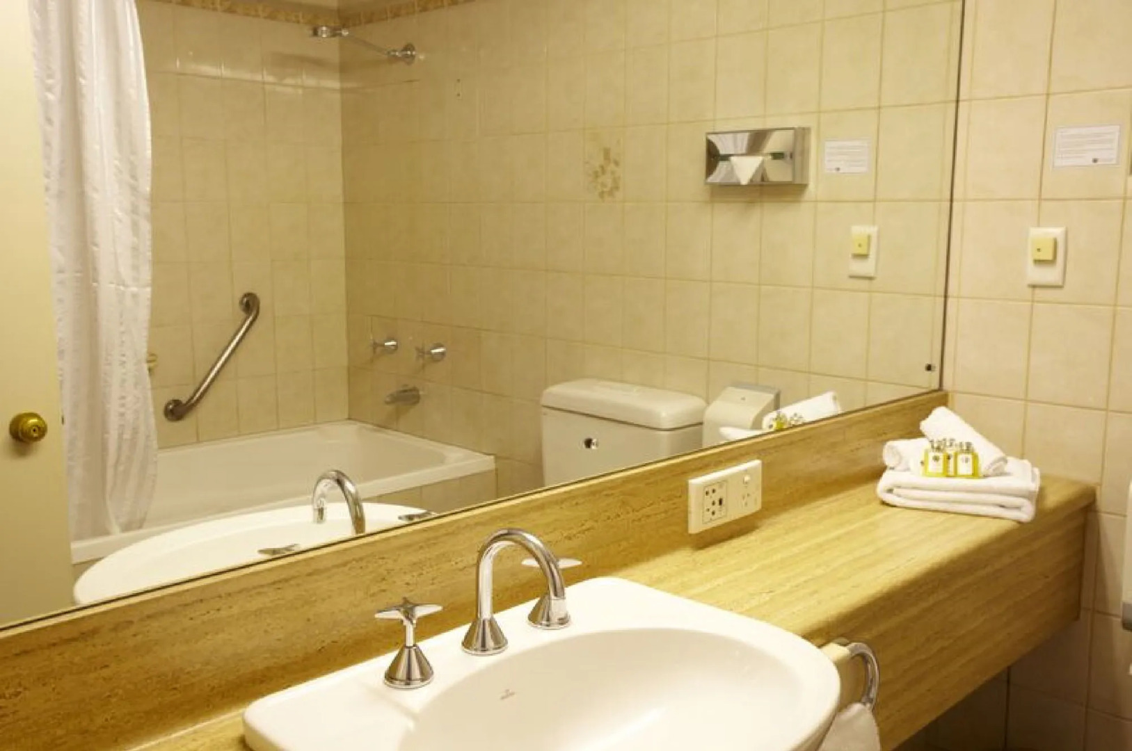 Comfort Hotel Adelaide Meridien