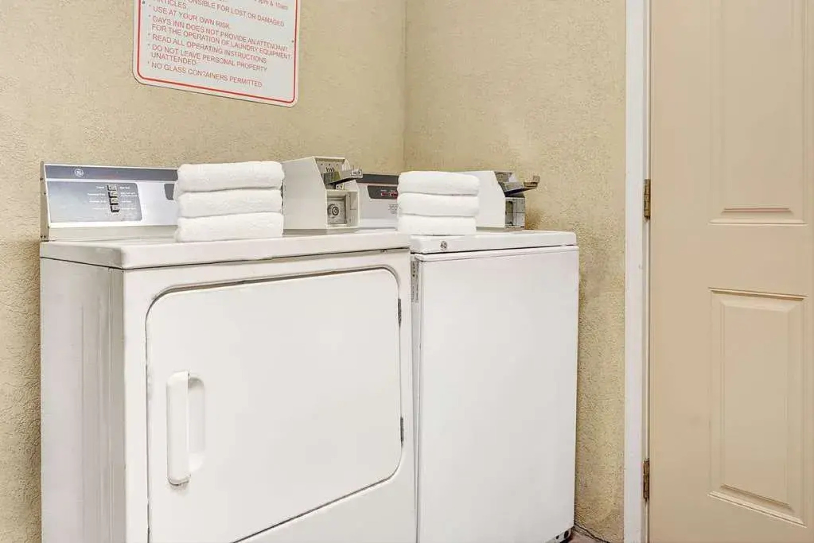 Days Inn & Suites By Wyndham Niagara Falls/Buffalo