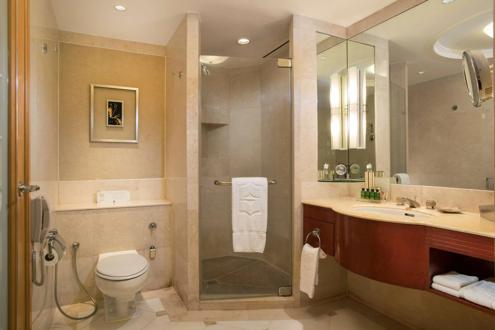 Makati Shangri-La, Manila