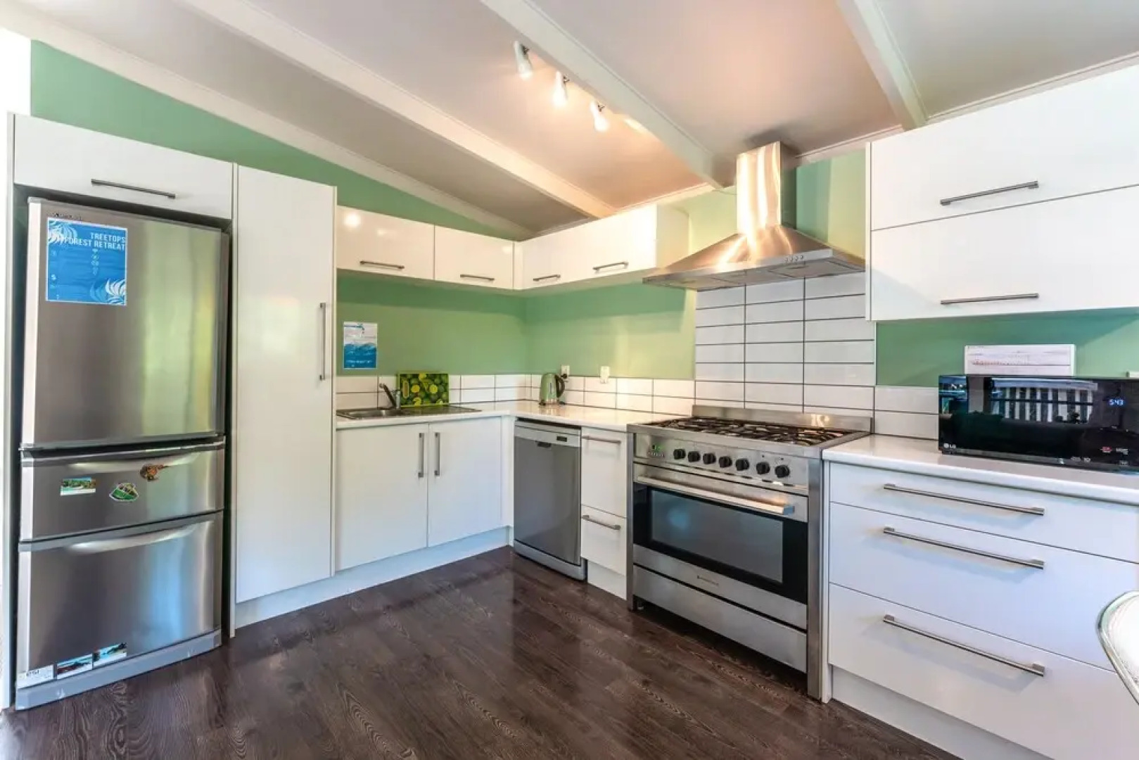 Treetops - Forest Escape - Onetangi