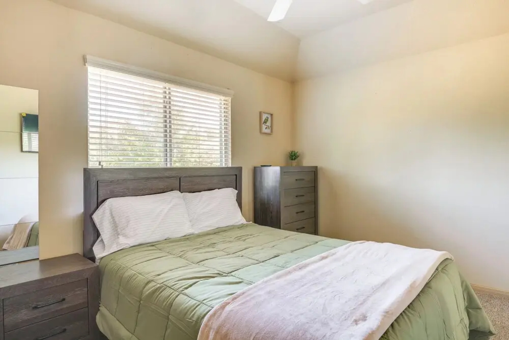 < 1 Mi to Lake Conroe: Home w/ Furnished Patio!