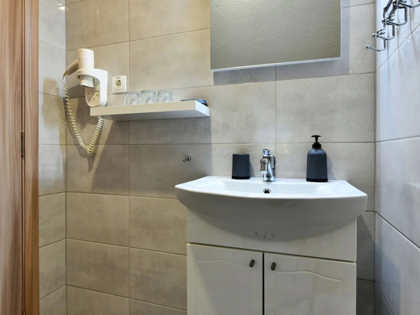 Boutique Apartment in Selište Drežnićko with Garden