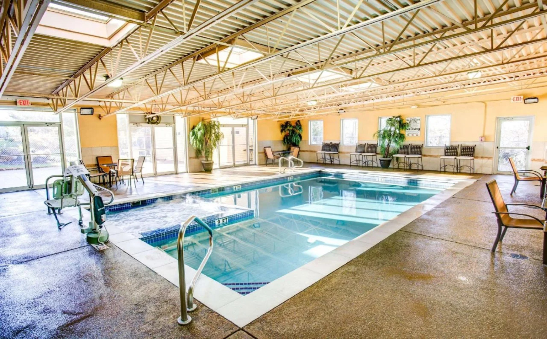 Comfort Inn & Suites Triadelphia - Wheeling