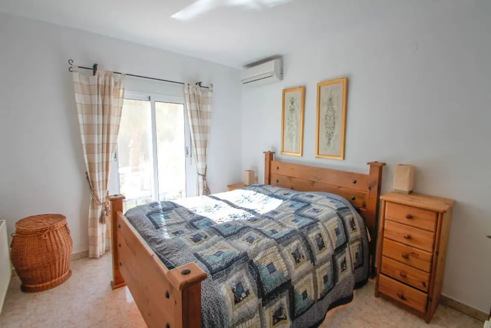 Sola - pretty holiday property with garden and private pool in Benissa