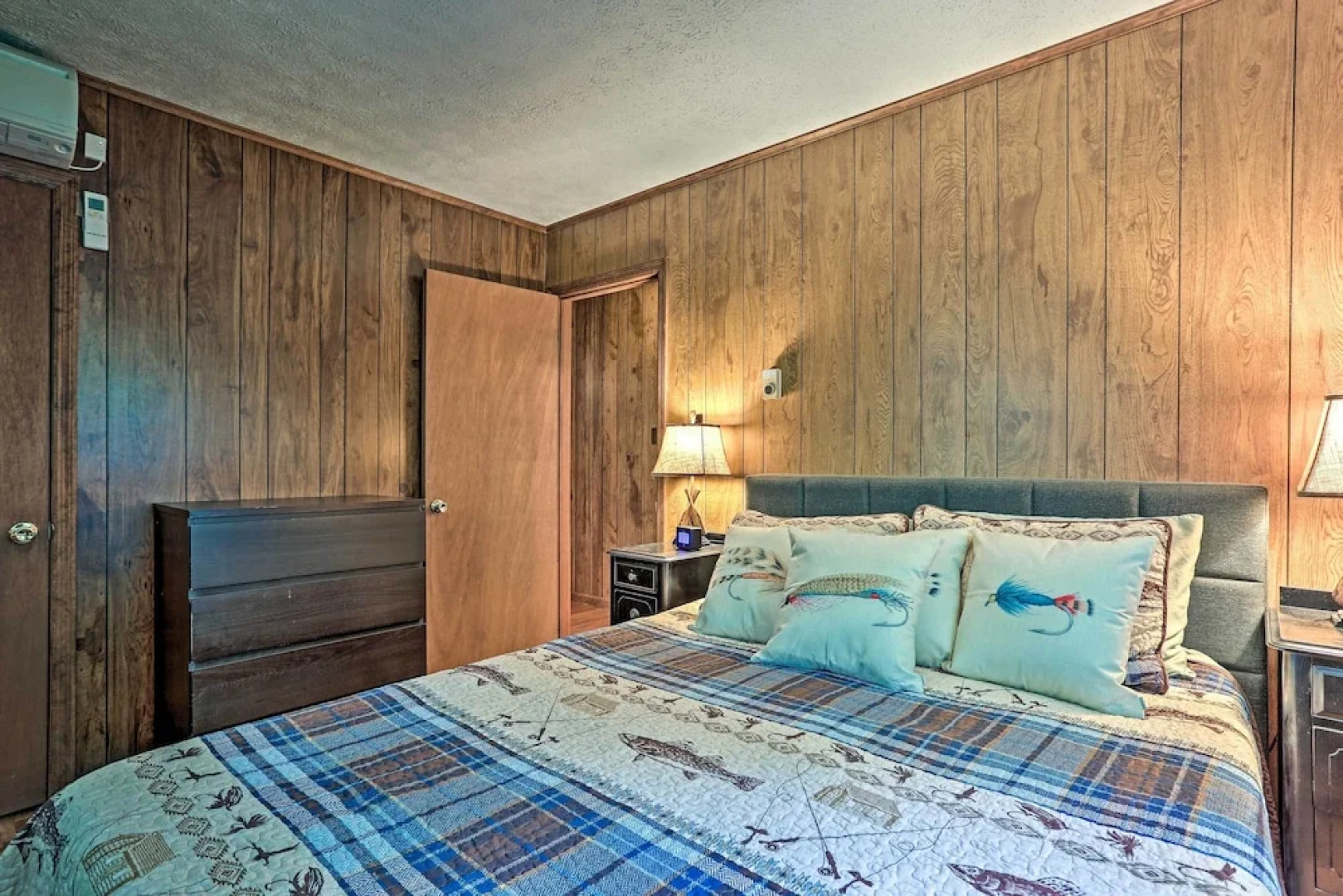 Home in Big Bass Lake Community: Fire Pit & Grill!