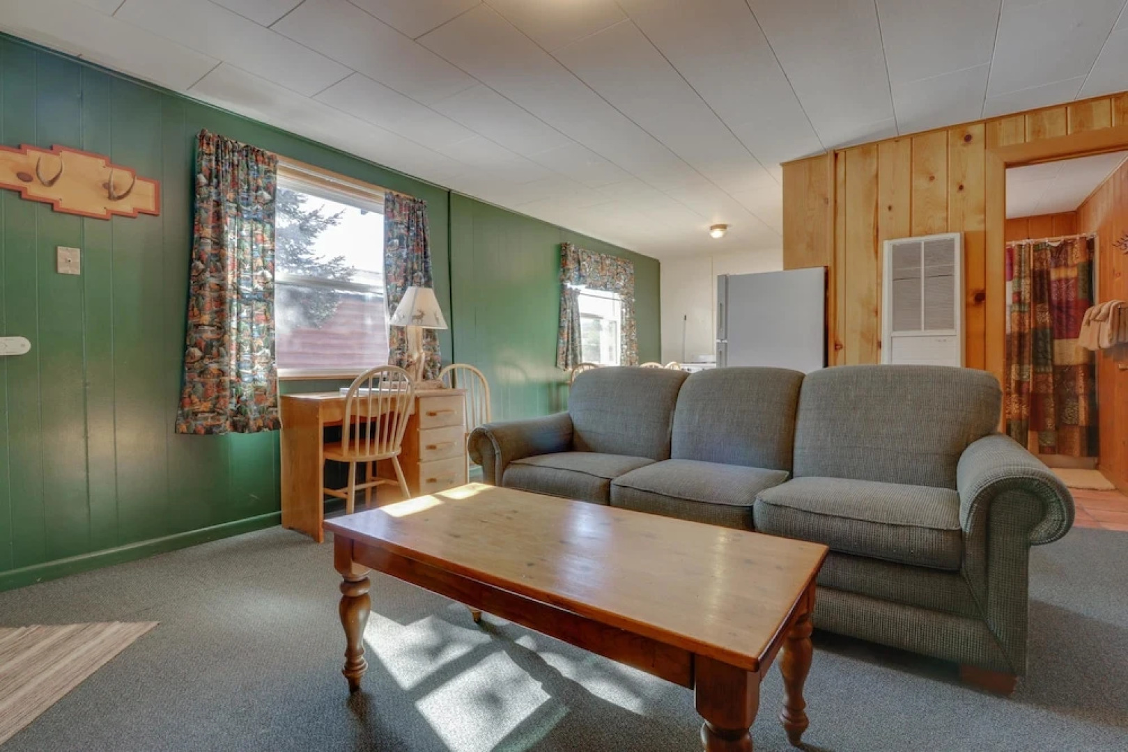 Foothills Lodge and Cabins