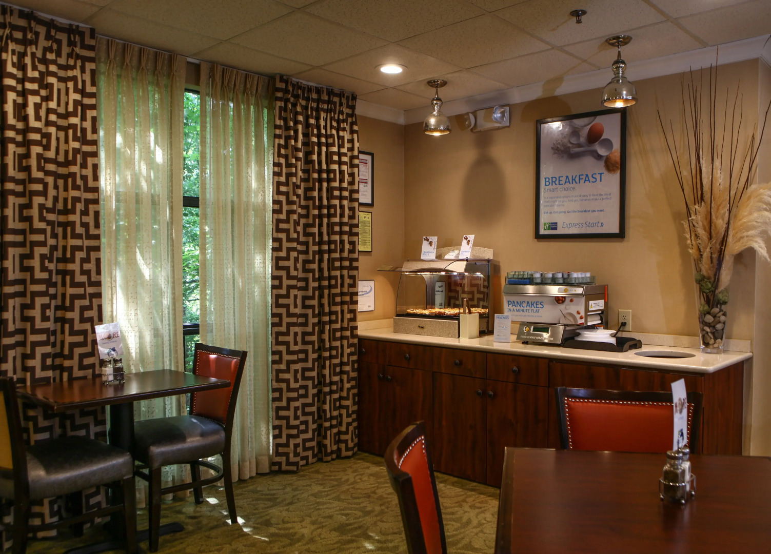 Holiday Inn Express & Suites Atlanta - Emory University Area