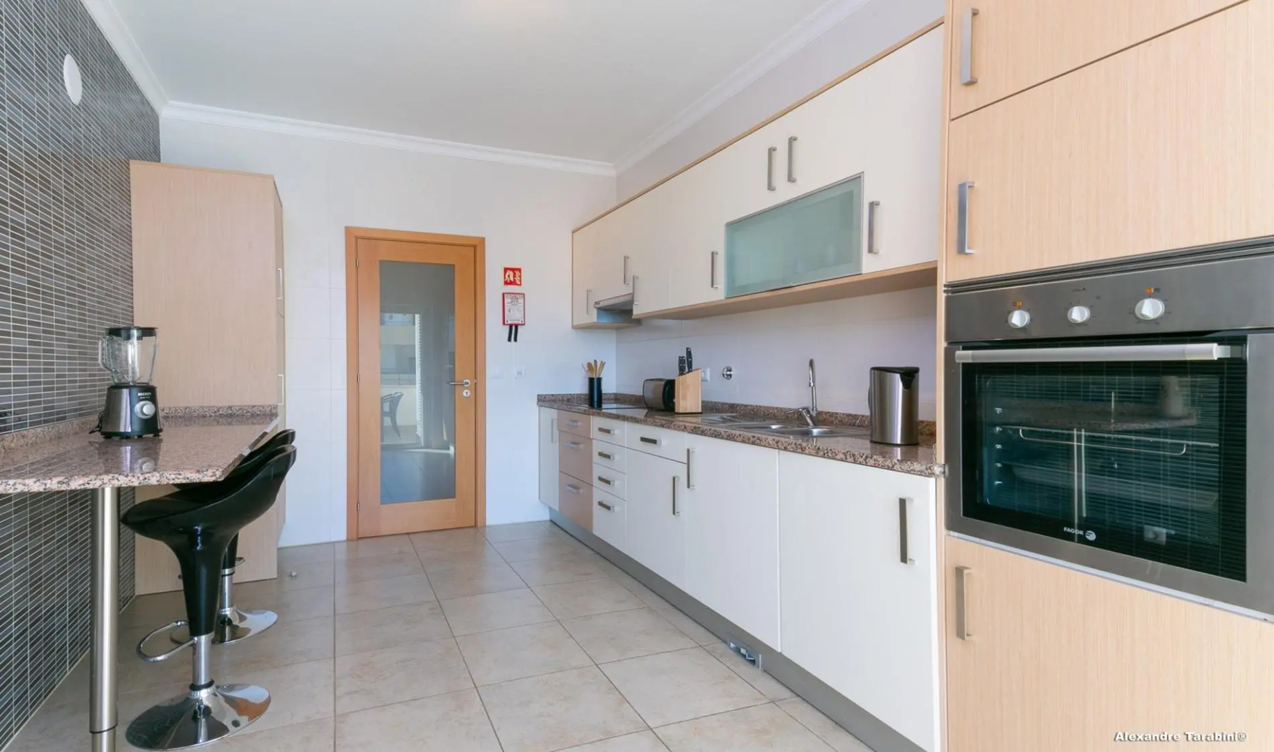 C04 - Pool View 3 Bed Apartment