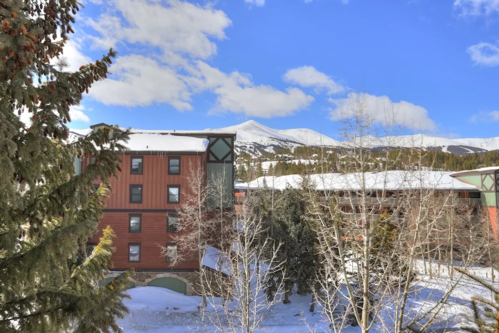 4br Renovated - Sleeps 12- Downtown Breck by RedAwning