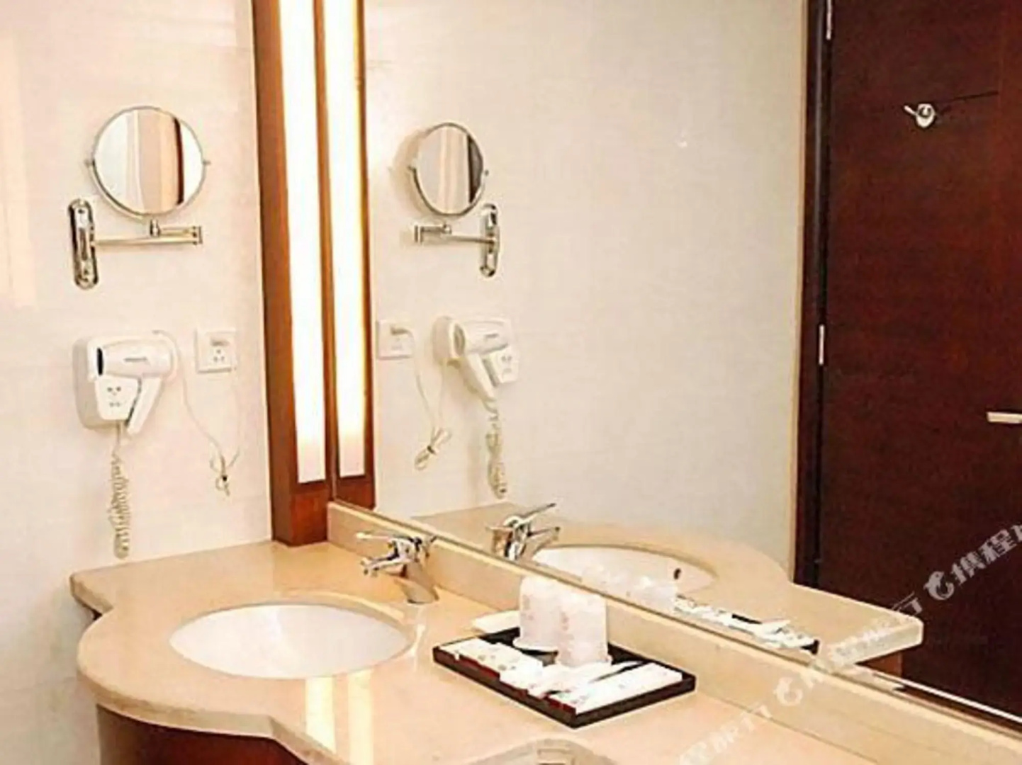 Plato Holiday Hotel