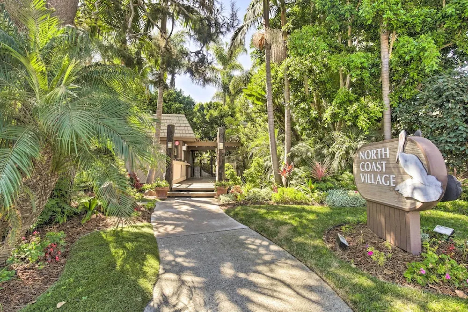 Charming Oceanside Condo w/ Beach & Pool Access!