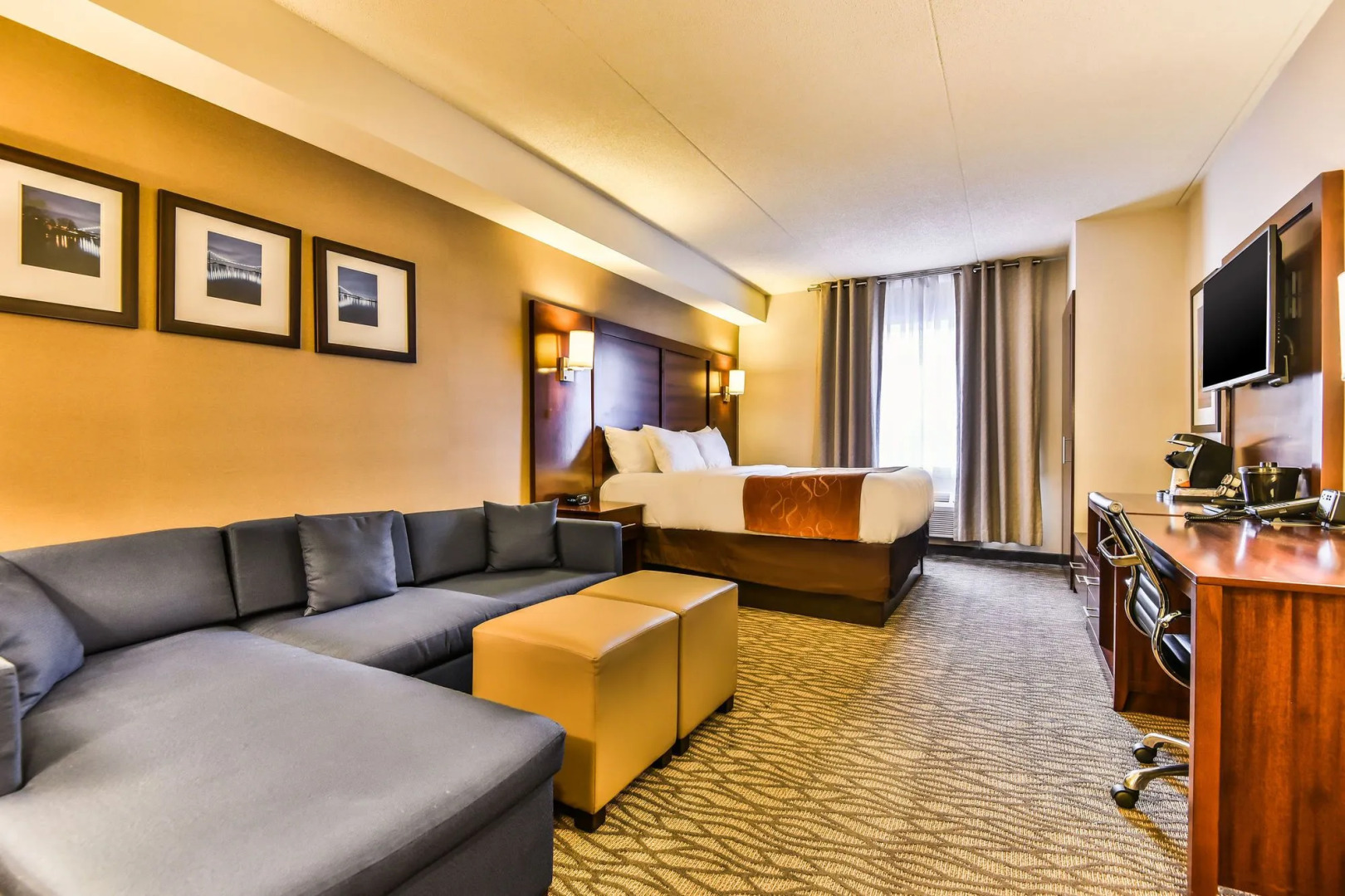 Comfort Suites Downtown Windsor